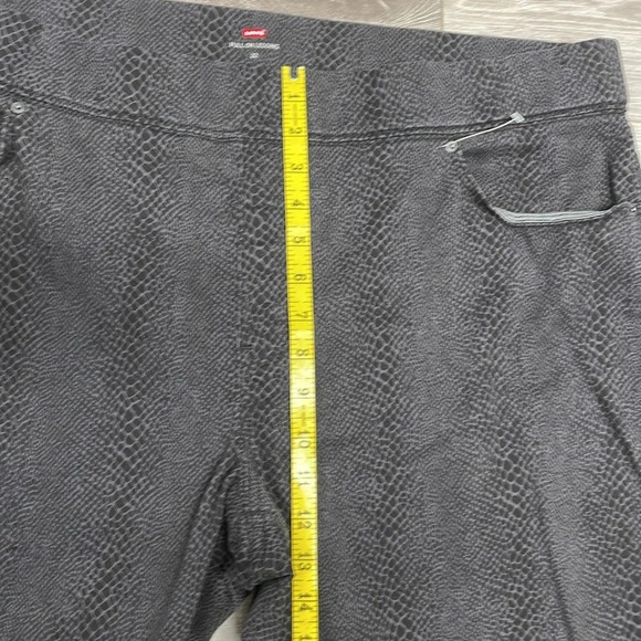NWOT Levi’s Pull On Leggings Black Gray Repty Snake Print 22 - Picture 9 of 16